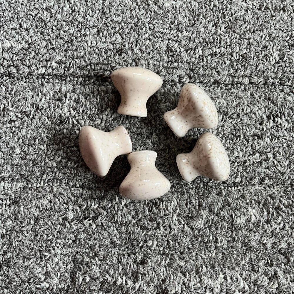 Vintage Set of 5 Ceramics Oatmeal Porcelain Mushroom Cabinet/ Drawer Knob Pull - Picture 5 of 7